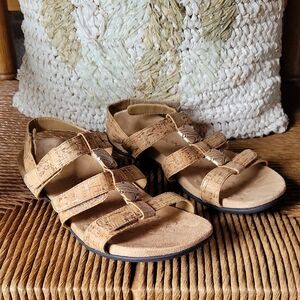 Vionic Amber cork sandal, size 7